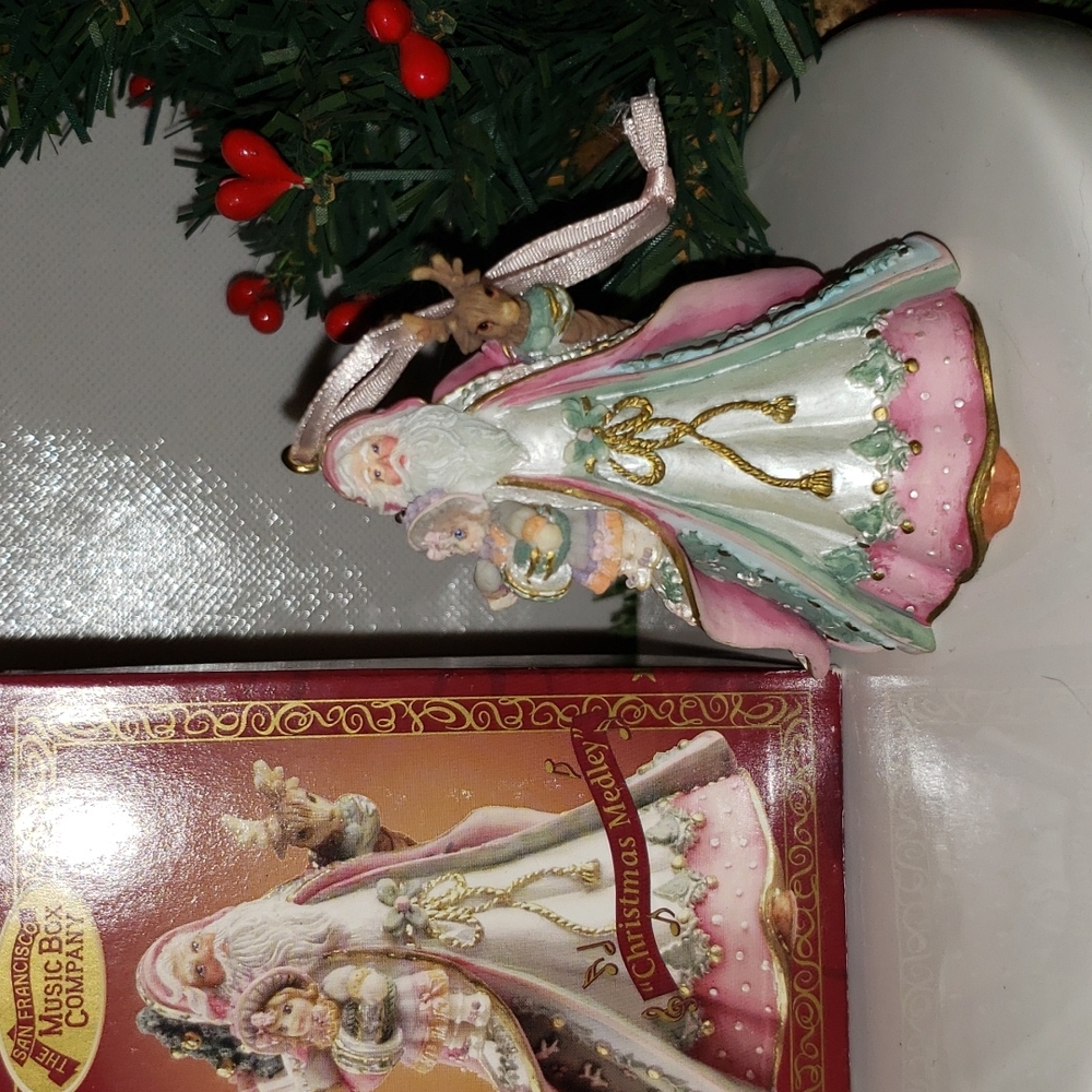 2001 San Francisco Music Box Company Victorian Santa Claus Ornament